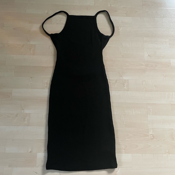 Community backless dress - Picture 2 of 4